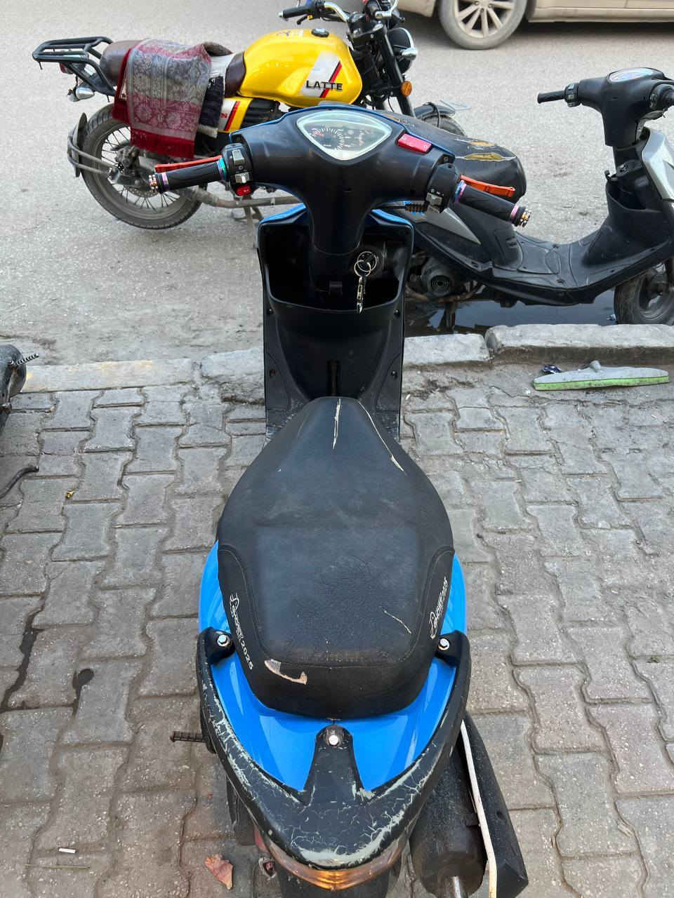 السلام عليكم دراجه ماكس عدله للبيع او مراوس ب بوليسي نضيفه
الدراجه كامله من كل النواقص مكينه خير من الله شلعه معدل العداد شغال سلف هندر اشاير كلها شغاله 
واي استفسار هاذ رقمي ممتواجد ع نت بس ع التصال مكان كربلاء 
***********
