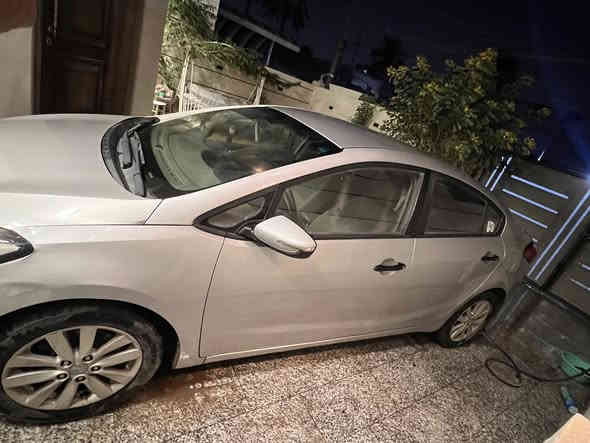 السلام عليكم  
❗️للبيع كيا سيراتو 2016❗️
بداية ً السيارة ماخذها زيرو بال2017يعني السيارة صارلها8سنوات على ايدي ،لا من شخص لشخص ولا تحتار شتعرف شبيها ما بيها ..
حاليا الطخات البيها واضحة بالتصوير طخات بسيطة جدا
اما سابقاً بيها طختين 
السيارة امانة الله ما متعوبة ومداريها على اخر حبة
ولا تعبانة بالمشي فقط108كم
رايدها ب1️⃣1️⃣9️⃣وبالعافية مقدما عالياخذها
لحد يكسر بسعرها ما عجبك السعر دور وتلكة هواي سيارات تعبانة اما هاي فصعب تلكة سيارة بهيج نظافة وهيج سعر🤍.
*********** //بغداد /الزعفرانية 
باقي تفاصيل السيارة بالخاص…
