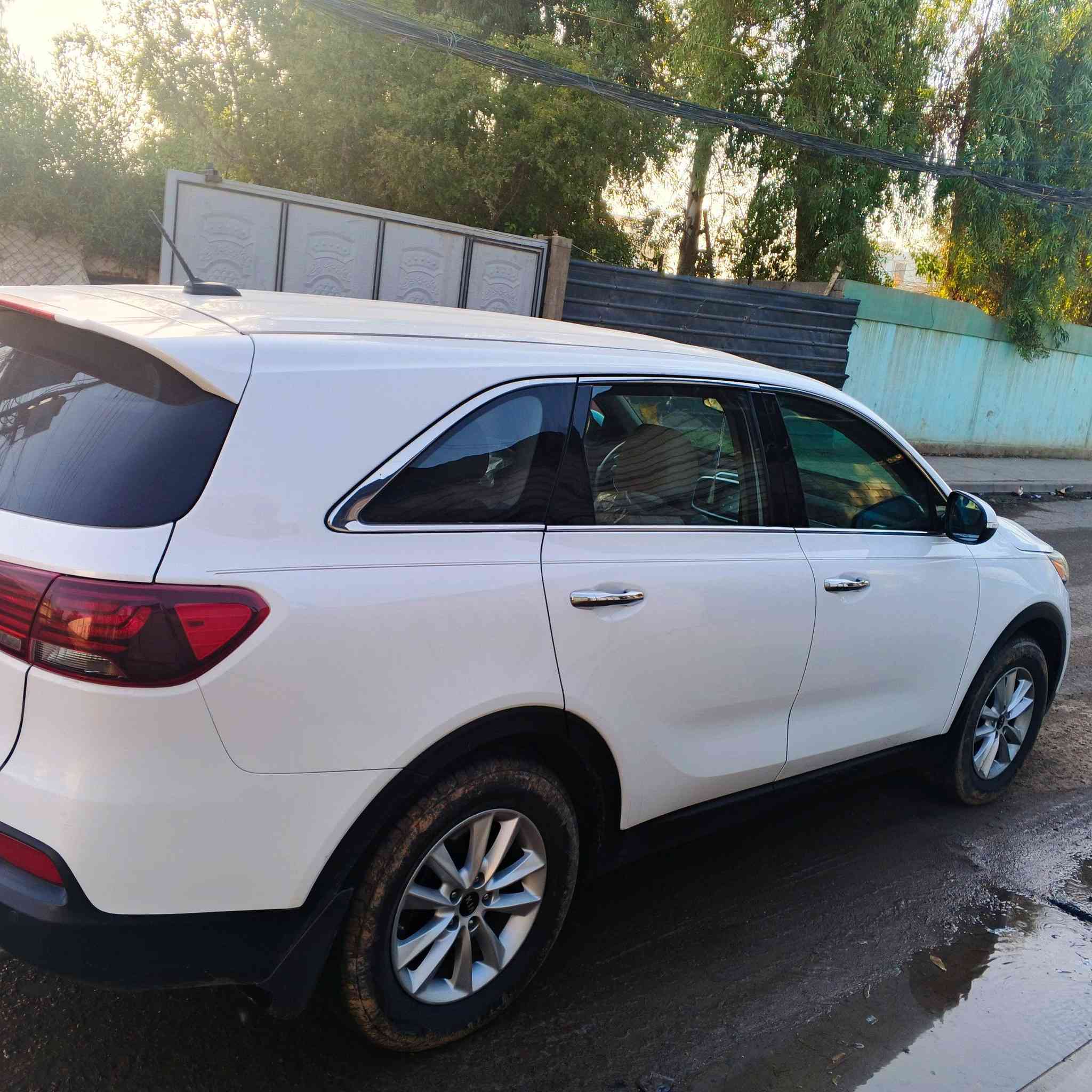 السلام عليكم اخوان سياره سورينتو للبيع 2019 وارد امريكي 4سلندر  ماشيه 87الف رادار خلفي استفسار *********** واتساب
