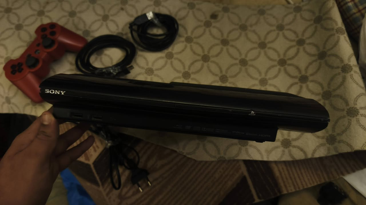 Ps3 سوبر سلم ❤‍🔥
النضافه فول الجهاز ضامه وما مستخدمه هواي 
شرط النضافه وما مفتوح (كامل ملحقات الشركه الاصليه🔌 )  للبيع بسعر 110 وبيه مجال قليل ، مكاني نجف اكو توصيل 🚚الخاص مفتوح / *********** رقمي 📞
