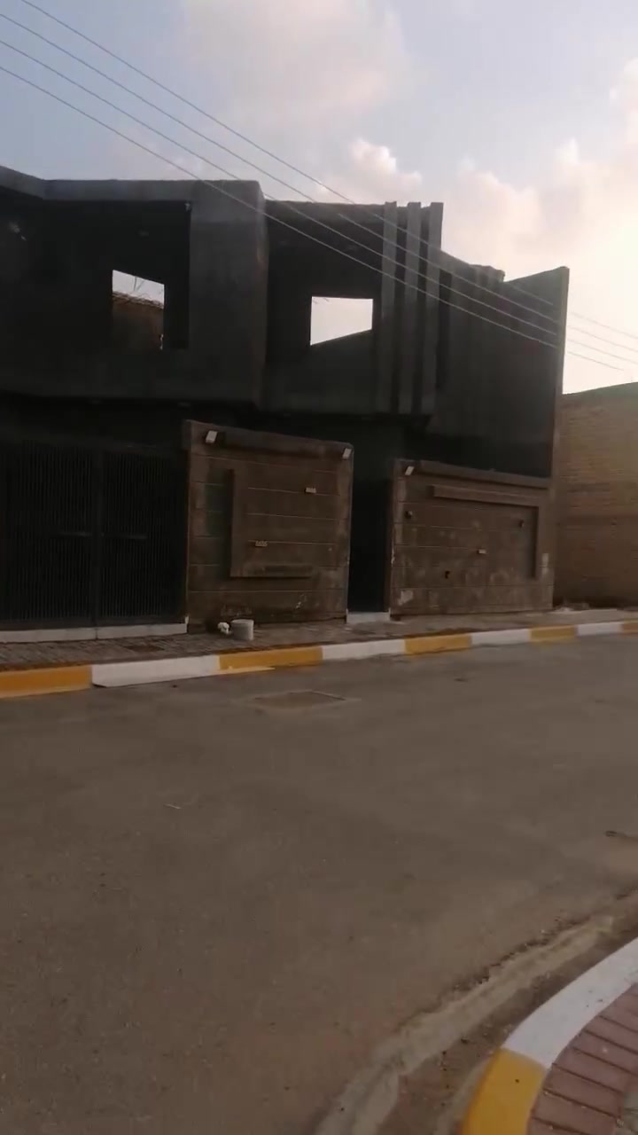 السلام عليكم
بيت ٢٨٠ متر ركن مقابيل خدمات بالشراكيه السابعه خدمات كامله شوفت عينك وشغل البيت درجه اولى من بيبان من شبابيك يعني الاخر مرحله بلبيت الي هوه الصبغ  من شركة جوتن البيت مطلوب ٦٣ مليون للإسكان القسط الشهري ٣٣٠ للعلم اني صاحب البيت 

باقي التفاصيل الاتصال او مراسلتنه واتساب

***********

