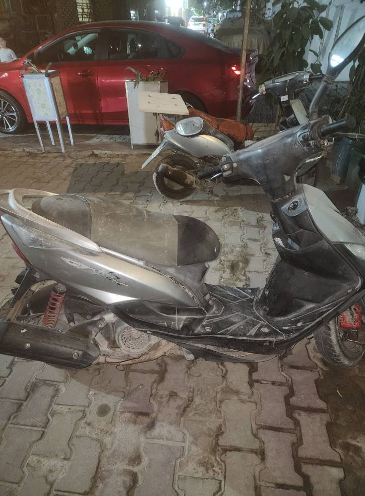 دراجه ثعلب متروكه مرقمه ب١ و٧٠٠ 
شغاله امانه الله رقم وسنوية باسمي لوحات انكليزي 
*********** متواجد واتساب
