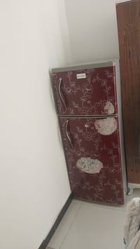 ثلاجة • نضيفه • تجميد شغال