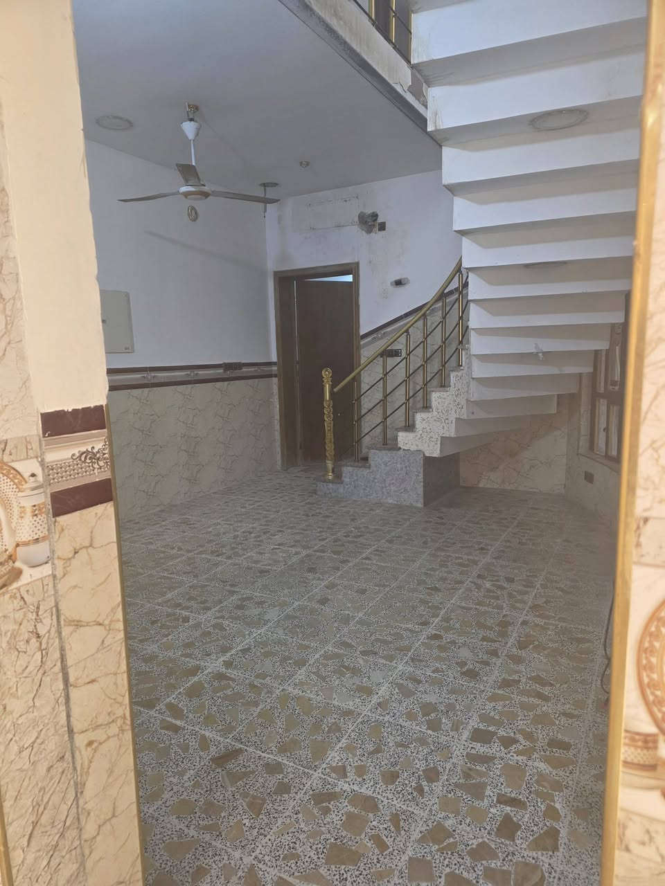 السلام عليكم 
يوجد مشتمل #للايجار 
#المساحه/125متر 
طابقين بناء حديث
العنوان/ الفلوجه حي الشهداء مجاور مجمع النخيل 
#السعر/350 الف قفل 
الاستفسار 
مكتب العزه للعقار 
***********
***********
