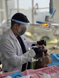 الي محتاج حشوات ضوئيه(تجميليه) او قلع الاسنان والجذور المتبقية او تنضي...