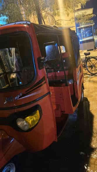 سلام عليكم تكتك بياجو مديل 21 أوراق بيهه خيط تبخير مكينه ما مفتوحه بيهه ضربه ب صفحه  السعر 3 وبيهه مجال شراي يتفضل خاص ***********
