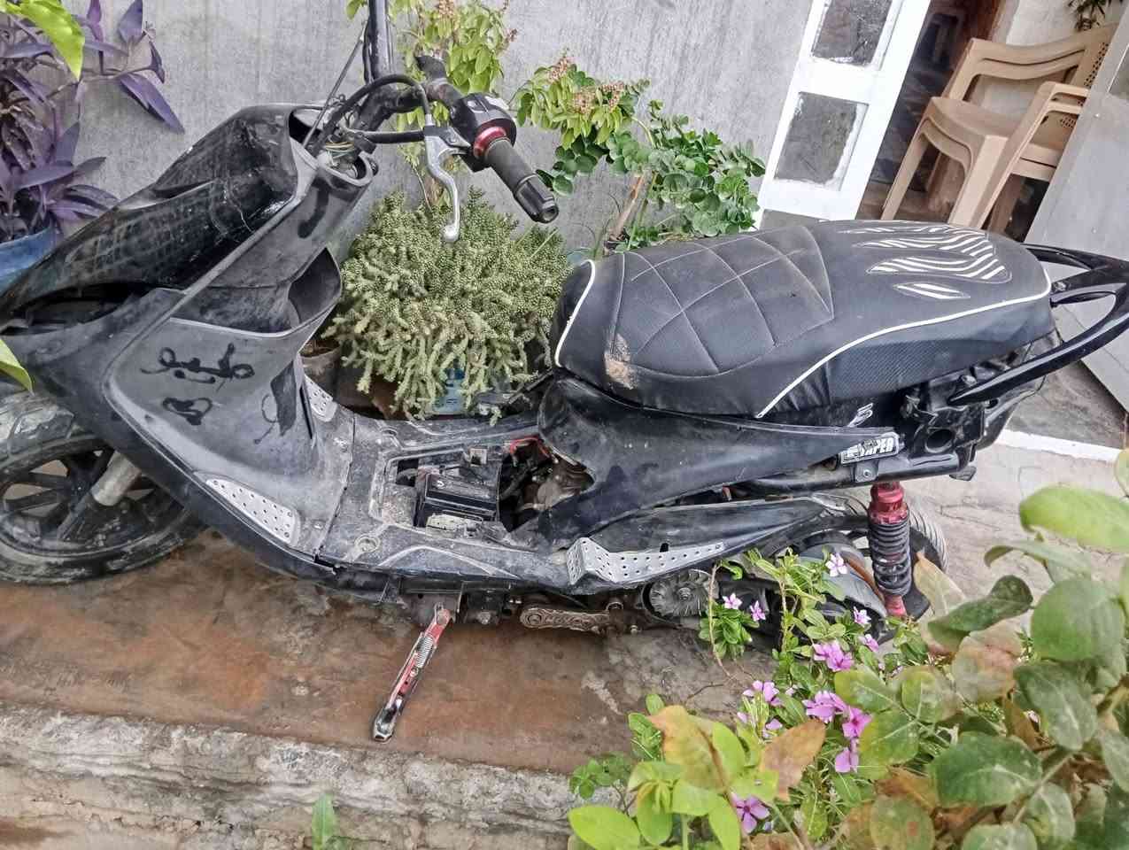 سلام عليكم دراجه ماكس عدله كفرات ملح يرادلها صلف وبنجر خلفي سعر 200 بيها مجال شوي عندي شاصي ماكس
*********** تكدر تتصلل
