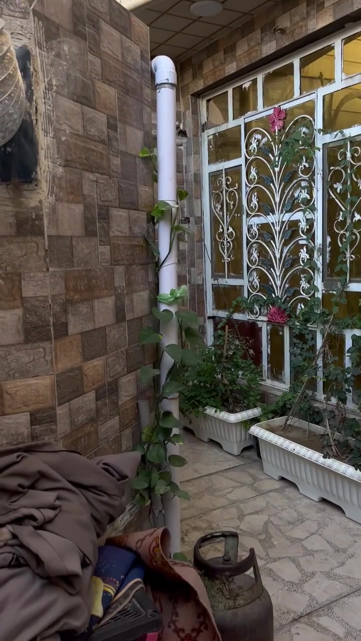 السلام عليكم بيت للبيع في منطقه الدسيم الفتحه الرئيسيه مال السيطره اول شارع ع اليسار بيت عشارع مو بداخل فرع واجه ٧ ونزال ٢٥ بيي حديقه خلفيه بيت متكامل للاستفسار ***********
