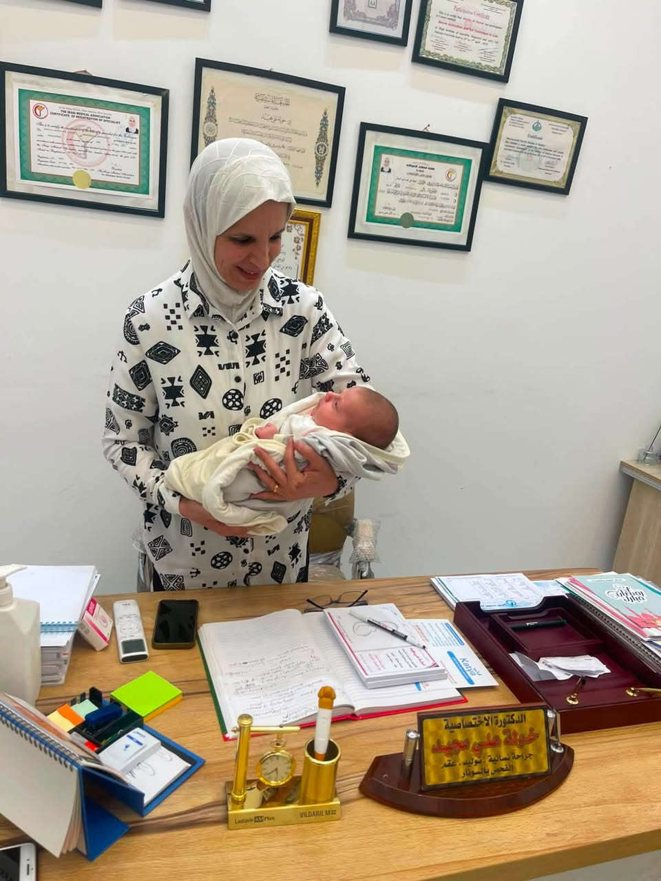 ما شاء الله تبارك الرحمن 💜
*ألف مبروك المولودة الجميلة رحمة*
*وسلامة الأم الغالية* 🌸

ربنا يتمم فرحتكم على خير

جهزت لك صيغة حلوة تقدر تنشرها للعيادة 👇

---
*بفضل الله ثم بجهود دكتورتنا القديرة د. خولة علي مجيد*
نعلن ولادة الطفلة الجميلة *رحمة* ✨
وسلامة الأم بعد متابعة دقيقة طوال فترة الحمل

رغم معاناة الأم من *مشاكل ضغط الحمل والتهابات المرارة* إلا أن المتابعة المستمرة أكملت للشهر التاسع وتمت الولادة بسلام بفضل الله

*عيادة د. خولة علي مجيد*
- نسائية، جراحة وتوليد
- علاج العقم وتأخر الحمل🤰🤰
- التجميل النسائي الداخلي
- عمليات قيصرية في مستشفى الجراح الأهلي مع ضمان صحي🆗

*العنوان*: بغداد - التراث، قرب سوق التراث
*للحجز والاستفسار*: ***********📞📞
نستقبلكم بكل محبة واهتمام🌹🌹🌹
