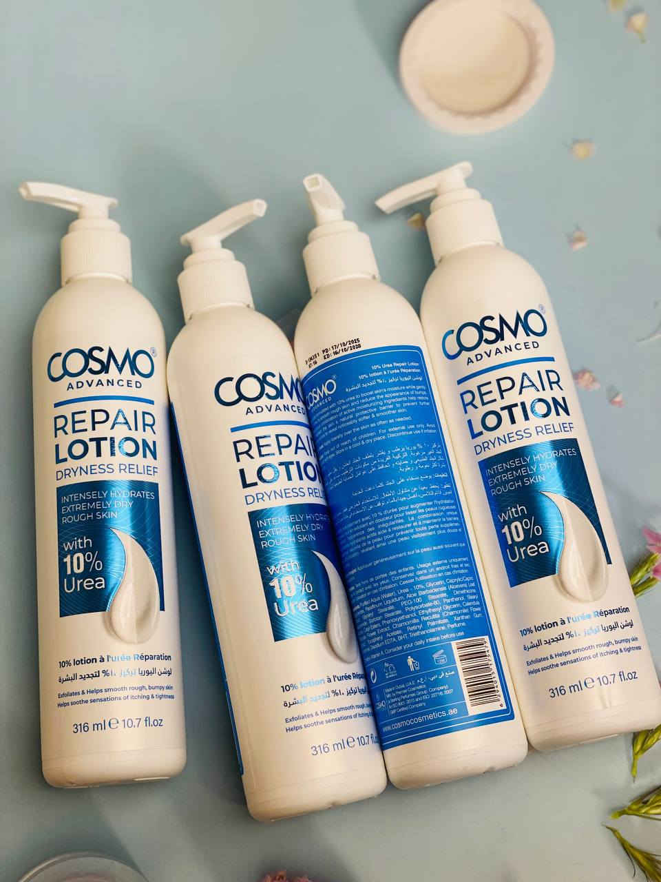 كوزمو لوشن معالج للجسم باليوريا 10% (Cosmo Repair Lotion with 10% Urea) هو مرطب علاجي مخصص للبشرة الجافة جدًا والخشنة، ويُستخدم لتوفير ترطيب عميق وتجديد خلايا الجلد

🌿 الخصائص والمكونات الرئيسية:
 • يوريا 10%: مكون فعّال يُستخدم لترطيب البشرة بعمق، حيث يعمل على جذب الماء إلى الطبقات العليا من الجلد، مما يساعد في تقليل الجفاف والتشققات.
 • تركيبة سريعة الامتصاص: تمتص البشرة اللوشن بسرعة دون ترك بقايا دهنية، مما يجعله مناسبًا للاستخدام اليومي. 
 • تحسين مرونة البشرة: يساعد الاستخدام المنتظم على تحسين مرونة البشرة ومنع الجفاف المستقبلي

✅ الفوائد:
 • ترطيب فوري وعميق للبشرة الجافة والخشنة. 
 • تحسين ملمس البشرة وجعلها أكثر نعومة وراحة.
 • مناسب للاستخدام اليومي ولجميع أنواع البشرة، بما في ذلك البشرة الحساسة
المنشأ دبي الأصلي ✅
يوجد توصيل لجميع محافظات العراق


**إذا كنت صاحب هذا الإعلان وتريد حذفه لأي سبب، رجاءا أرسل رسالة إلى الدعم الفني**