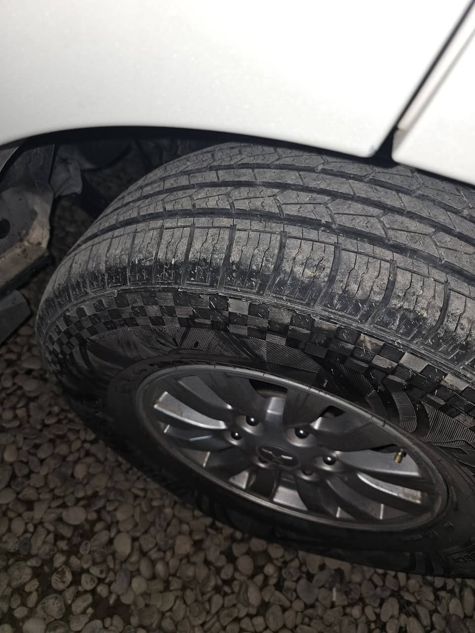 السلام عليكم.
باجيرو للبيع او مراوس 2015سياره مكفوله كفاله عامه بيها رصعه بسيطه بالباب خلف السايق شرط الفحص  ما ناقصها اي شي  3 قطع تبريد ثلاجة حساسات خلفية كامره  خلفيه مري شفط  شاشه اندرويد
ارضيه جلد دوشمه جديده تخم تاير جديد حداديه صدر جديده محركها v6 3500  نظيفه استعمل شخصي ما متعوبه شرط تاخذها ربع ما تصرف عليها 
السعر :180 وبيها مجال للشراي 
الاتصال على رقم: *********** صور السونار مرفقه
