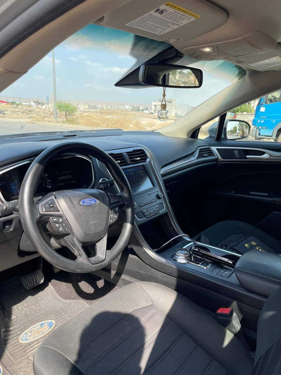Ford Fusion SE 
مواصەفات SE 
٣ شاشەو شاشە گەورە 
بەسمە 
گیر ماوس 
تحدید سرعە 
خەتی جادە 
ئاوێنە رادار 
Auto hold 
مەکینو ١٤ توربۆ 
تحویل غرامە بە شەرت ٥٠٠ هەزاری لەسەرە لە پاش معامەلە وەردەگریەوە 
سەنەوی ٢٠٢٧ 
دوو پارچە بۆیاغ بێ ژۆرێ ئێرباگ سوکان 
بۆ پەیوەندی 
*********** أربيل, العراق
