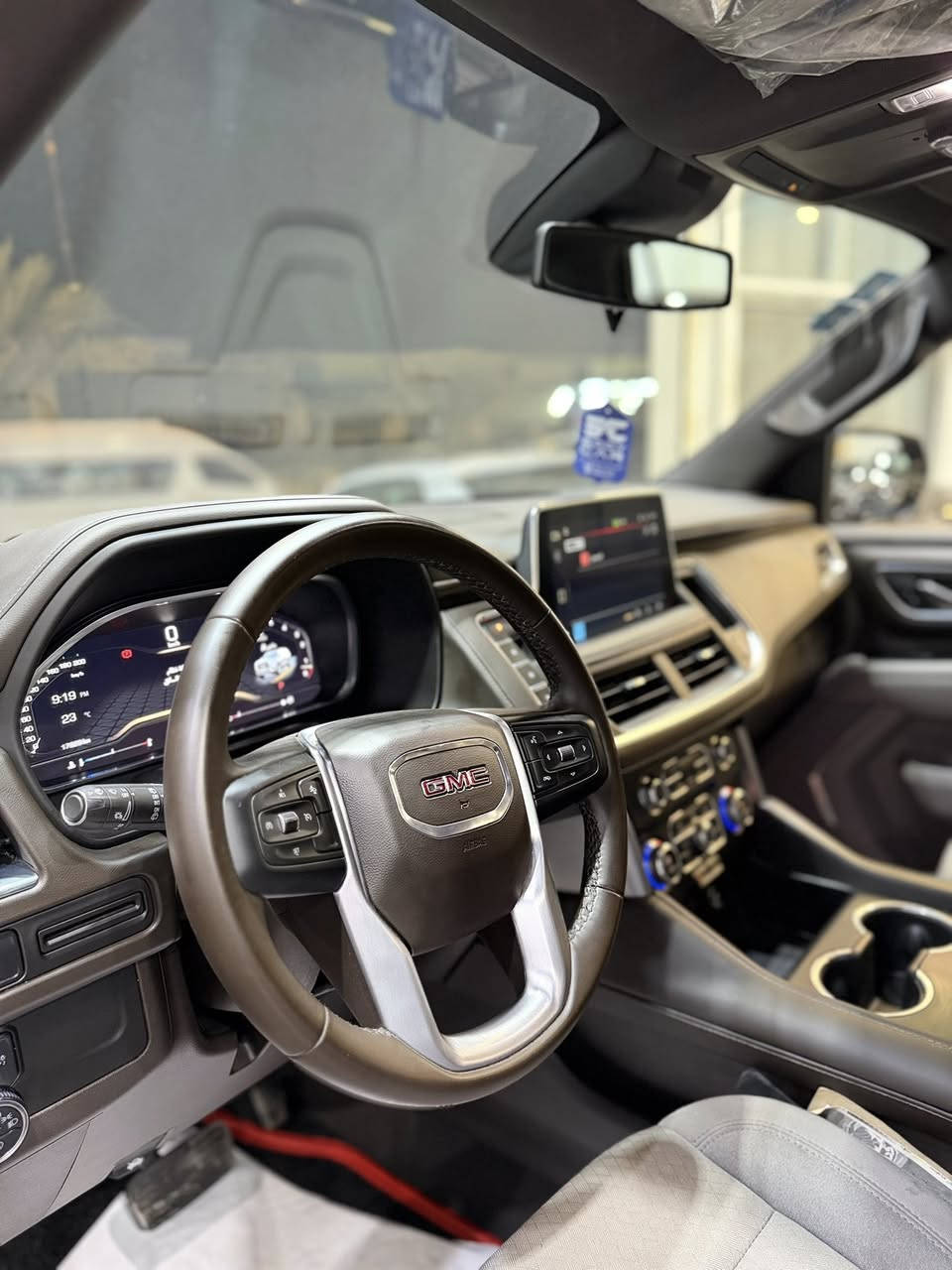 يوكن sle 2023 
ماشية 17  الف كيلو 
مغلفة ppf  السيارة وكالة المنصور 
صارت طخة بسيطة بل جاملغ الامامي ونصبغ فقط
السيارة جديدة وبدون اي نقص 
السعر 44,000 وبيهة مجال بسيط 
مكان السيارة بغداد الكاظمية جكوك 
***********
