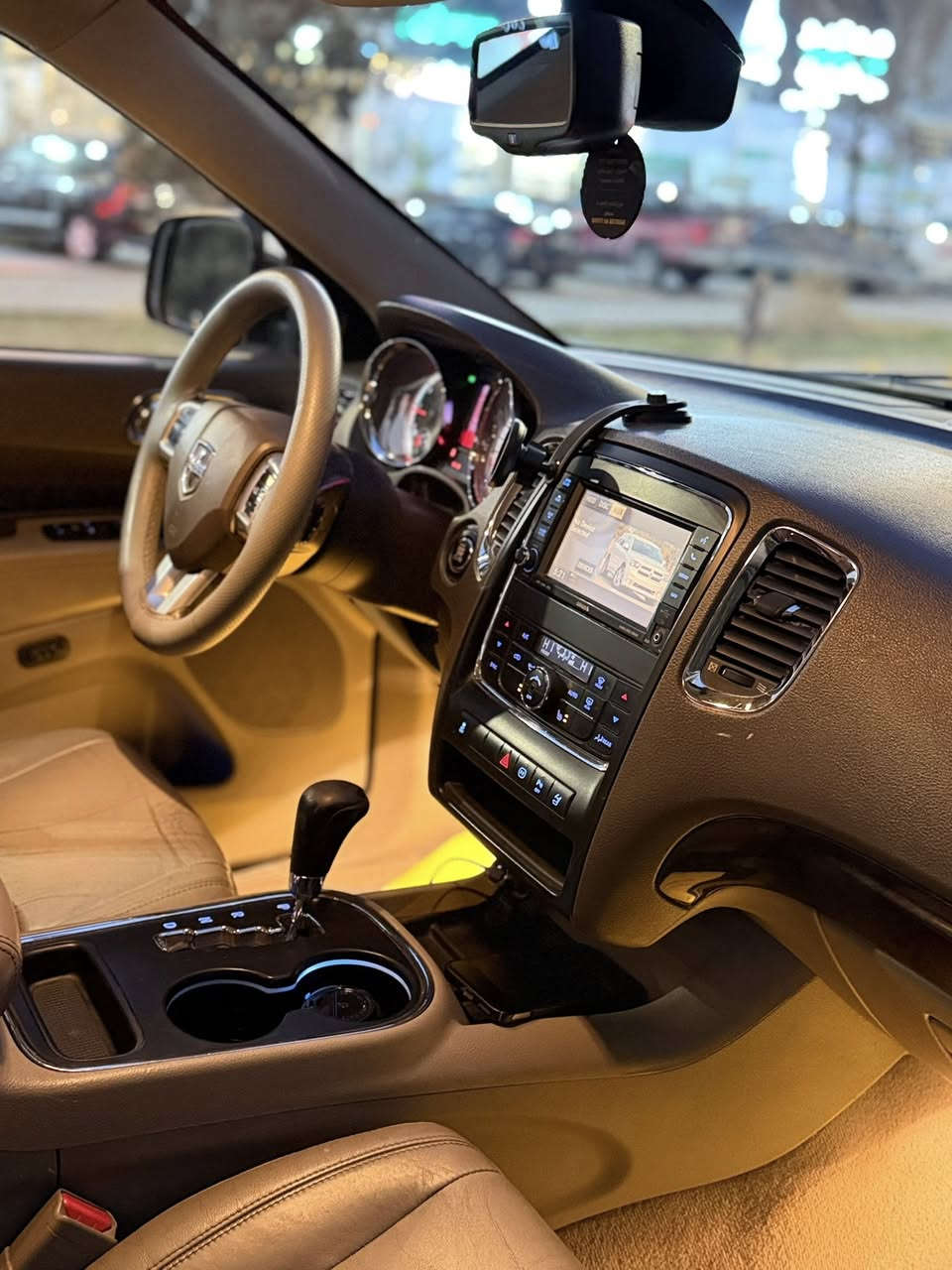 السلام عليكم 
دورنكو 2011 لون ابيض 
 3600
 7 راكب 

المواصفات 
—————
بصمه 
حساسات 
كشنات تدفئه 
سترين كهرباء 
كشنات كهرباء 
جنطه شفط 
مري قلاب 
خزن ميموري كشنات 
دمام خلفي 
لايتات والبجم كله زنون 

حادث 
————
صبغ فقط نص باب ابيع باب 
بيها طخات بسيطه 
السياره من اجدد السيارات بموديلها
ادامه كامله عليها السياره ربع متصرف عليها 

السعر 179 وبيها مجال
للاستفسار ***********
