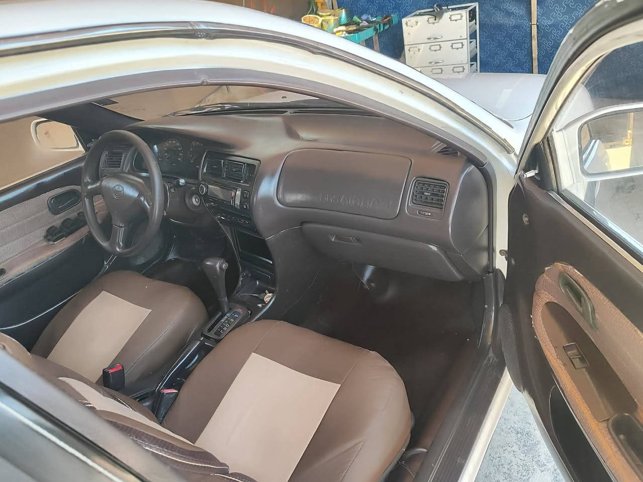 للبيع سيارة كورلا
-رقم نجف دولي باسمي
-الموديل ١٩٩٢
-السيارة مكفولة كفالة عامة من الضربة والكص ونقل الجثة والكَلبه
-تبريد شغال ثلج
-سيارة جاهزه من كلشي حداديه جديده وتخم تاير وكهربائيات ودواخل جاهزه
-سيارة مصبوغه عام للجماليه 
-مكان السياره النجف الاشرف
-بقية التفاصيل تواصل مع صاحب السياره ***********

بيع وشراء سيارات العراق
