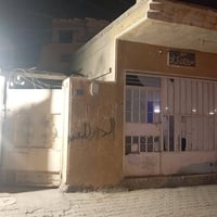 بيت في منطقه الحسينيه في السكلات في منطقه 13   مساحة البيت 200م  عدد ا...