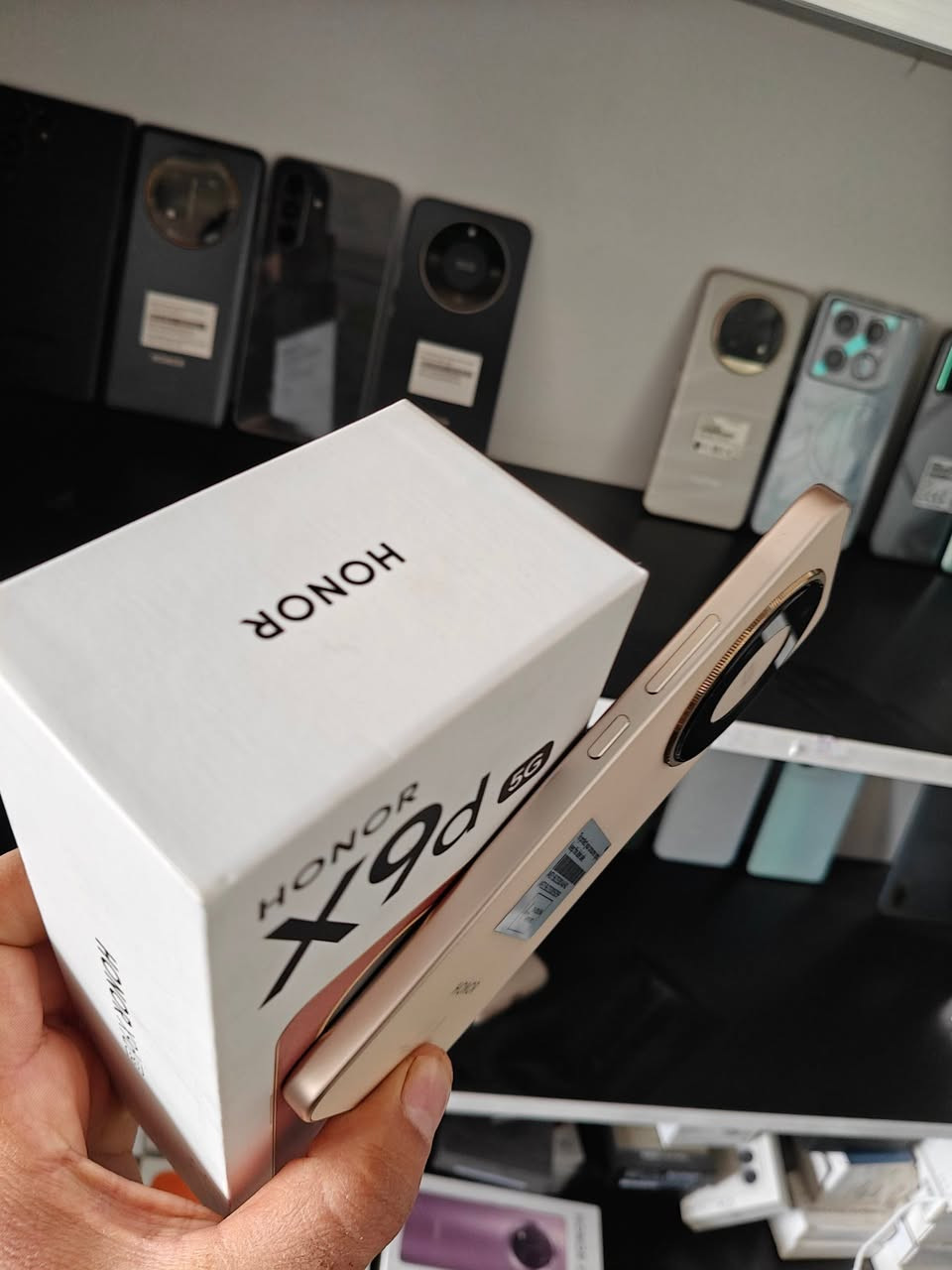 هونر إكس 9 دي 
256/12
مستخدم ايام أخو الجديد اللون المميز 
مكفول وكامل ملحقاته شرط الفحص والظمان 
السعر 335 قفل 
مكان المكتب بابل يوجد توصيل محافظات 
ظمان الجهاز 3 أيام من أي خلل أو صيانه


**إذا كنت صاحب هذا الإعلان وتريد حذفه لأي سبب، رجاءا أرسل رسالة إلى الدعم الفني**