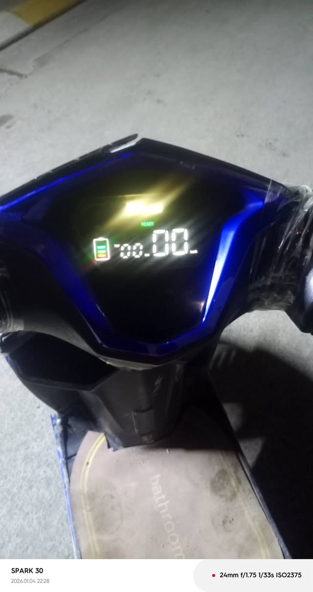 سلام عليكم من رخص لادمن دراجه سكنس لماسه 
بطاريات 10يقره مانع سرقه بصمه 
دراجه حلوه سعر بلاش 300 أو بي مجال 
متواجد عله الفيس ه‍‍***********
