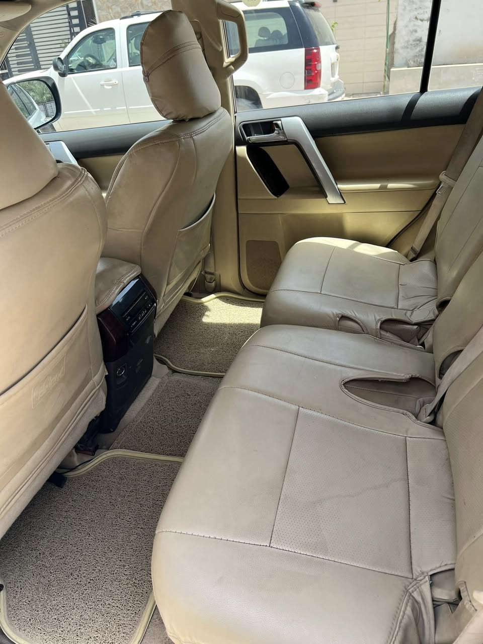 للبيع برادو vxموديل ٢٠١٤فول مواصفات ٦سلندر كفاله عامه كير محرك بدي عدا جراد قليل بالقماره تخم تاير برجستون صار اسبوع شاده السعر ٣٠٠قفل قفل مكانه نجف ***********
