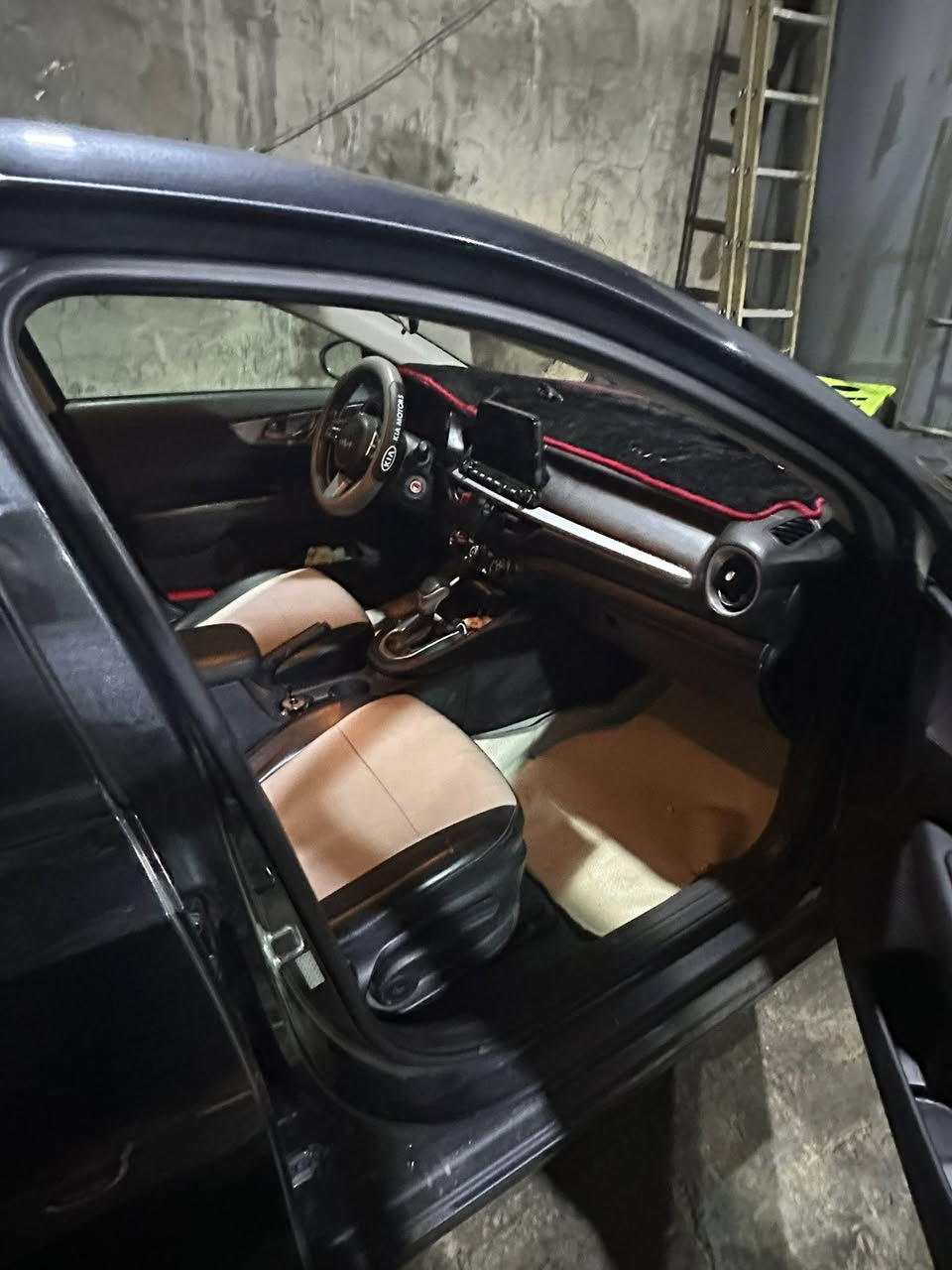 فورتي موديل 2022رقم اربيل بسم شركه كبل تحول ماشيه ١٠٩km السعر ١٣٧ وبيه مجال ***********
