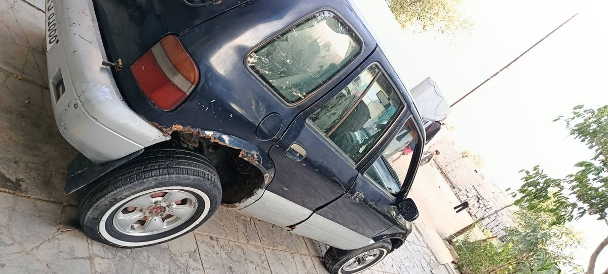 سبورتج موديل 93 رقم بغداد سنويه ال 27 سيارة بسمي ثاني يوم تحويل 
السعر 33 و بيه مجال بسيط 
العنوان الديوانية اتصل ***********
