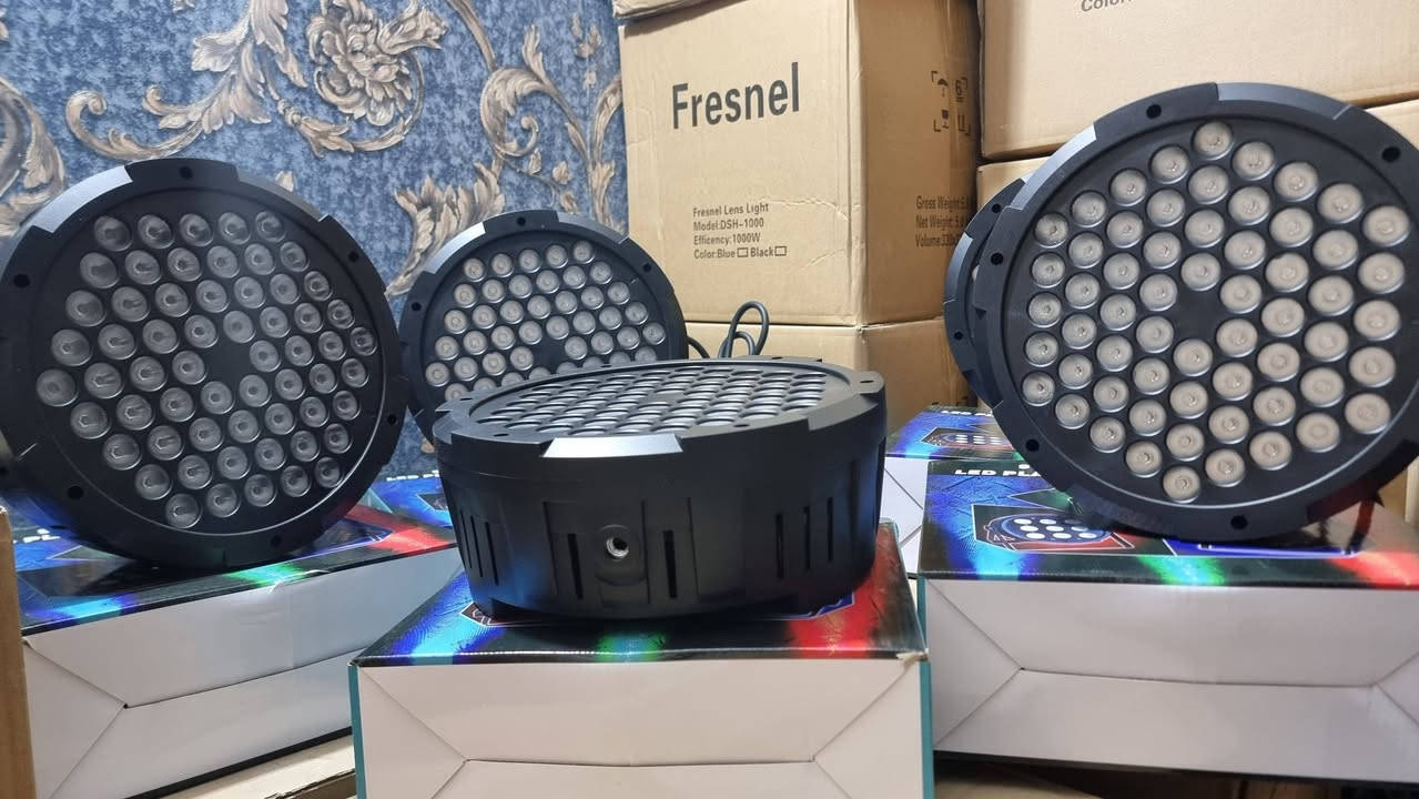 لد بار 100 واط RGB 
اكثر من 500 لون 🟧🟨🟦⬜️🟫🟪🟩🟥
جديد سعر الواحد 50 الف متوفر توصيل


**إذا كنت صاحب هذا الإعلان وتريد حذفه لأي سبب، رجاءا أرسل رسالة إلى الدعم الفني**