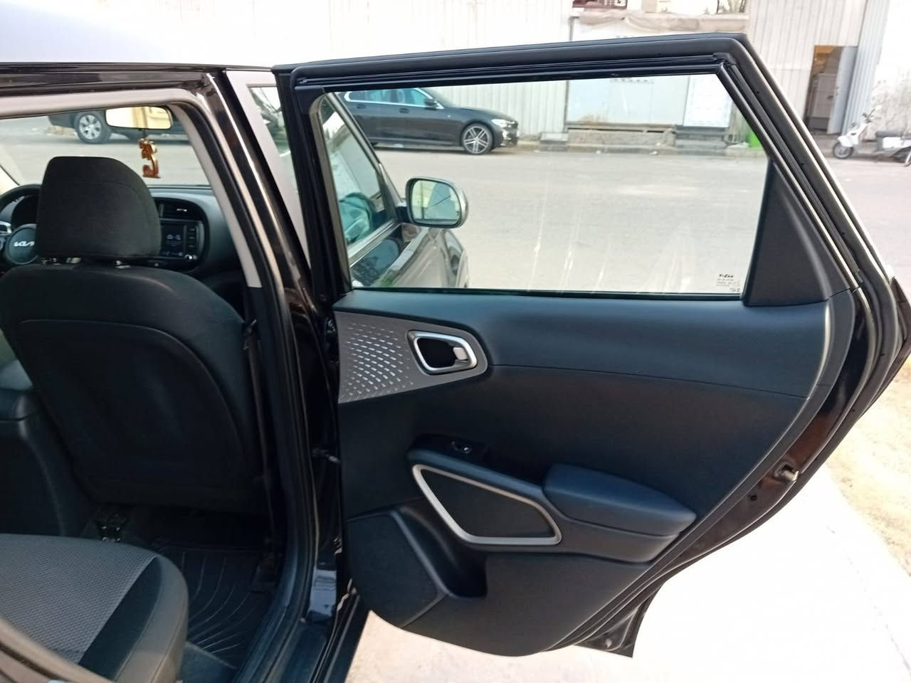 السلام عليكم
كيا صول 23 أسود

الحادث منشور فقط بنيد مبدل والباب الخلفي قبل يومين انطخ وياهه باب جدید اطیک

المواصفات

محرک 2.0 دوش تحكمات استيرن اوتو بارك وتوقف ذاتي ورادار مسار تبريد جيد ماشيه 55 ميل السياره بحاله جيده سياره مال جناي السعر 142

*********** بغداد العامل

***********

ابو عباس
