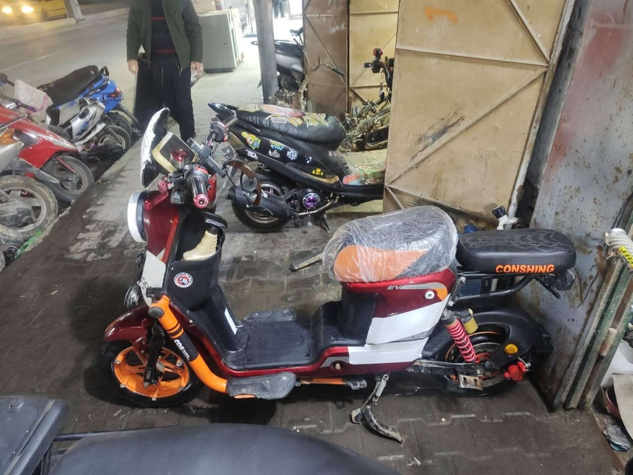 السلام و عليكم دراجه للبيع موديل 2025 فول موصفات كفاله عامه بطاريات 5 فول سرعه 120 بيه. شخوط قليله السعر 425, وبيهة مجال العنوان أبو الخصيب البهادريه التواصل ***********
