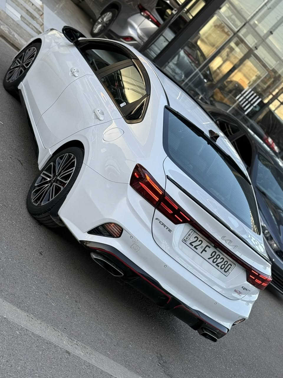 🚗 للبيع: كيا فورتي GT موديل 2022  بلاش 157$🔥
📍 مكان السيارة :  موصل مدينه المعارض الجديده 
معرض الركن الذهبي 
📞 للتواصل: واتس اب    ***********
                                              *********** 
🛠️ المحرك: 4 سلندر 1600 توربو 🚀🚀
السعر بلاااااااش💥🔥😳157$🔥
⚙️ المواصفات: 1/1 فووول الفوووول 
• بصمه تشغيل 
• سلايت 
• كشنات حار وبارد 
• شاشة كبيرة وكاميرا
• CarPlay و android
• تحكمات ستيرن
• أوتو ستوب
• قيادة ذاتية
• تحديد سرعة وتحديد مسار
• رادارات أمامية وجانبية وخلفية
• مثبت سرعة
• مانع انزلاق
• 3 انضمة قيادة

⚠️ أضرار السيارة: 
• بدووون صبغ 
• بجم كبس 
بدووون دواخل 
بدووون ايربك 
اقل الشبر تعديل يم السلايت 

📌 تفاصيل إضافية:
• السيارة رقم اربيل شرط التحويل 
• لون السيارة ابيض🤍
• الكير والمحرك بحالة ممتازة – شرط الفحص
• صدر وخلف "بلادي"
• الرادار وحجر البيئة والكزوز  كلها أصلية
• السيارة بحالة ممتازة وبدون مصاريف
السعر 157$🔥
