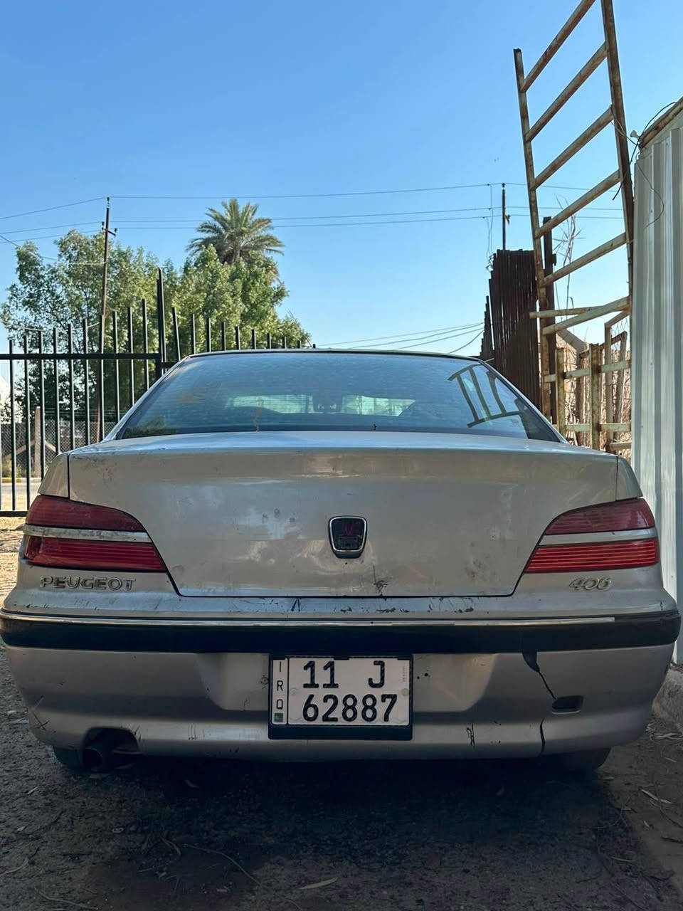 السلام عليكم
للبيع بيجو 406 فرنسي موديل 2001 سنوية جديدة رقم إنكليزي ب اسمي سيارة مكينة مبدلة و مطالع بيها كلها بلاد عدا الجاملغ
الأمامي الأيمن مبدل وشغلات بسيطة مثل بالصور 
السعر 28 ورقة وبيها مجال بسيط
مكاني بغداد
للاستفسار واتساب فقط : *********** بغداد, العراق
