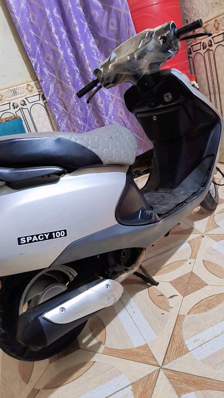 هوندا ياباني سبيسي جديده باله نضيفه كلش كلها شغاله مشي معدل نضافه فول دراجه قويه مال جناي وجديده 600