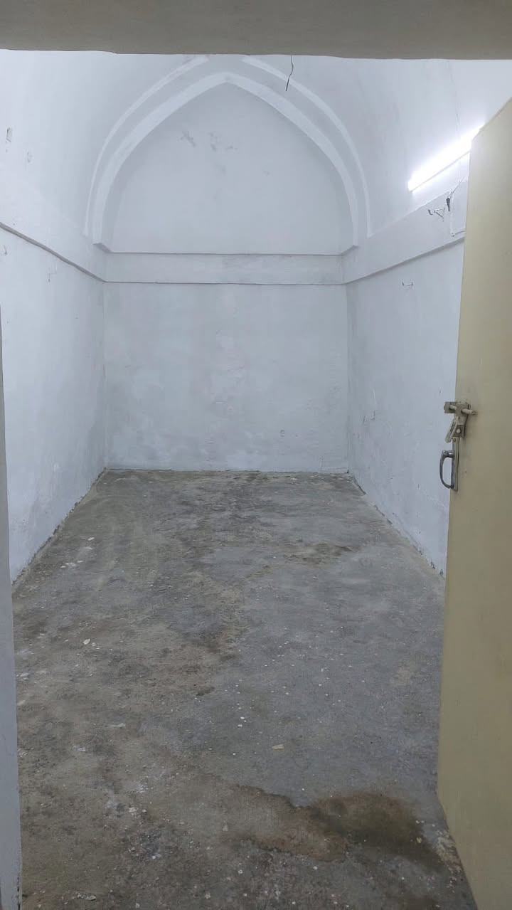 #مكتب جنة العراق للعقارات 

دار  سـكنـي للبيع طابق واحد 

#الموقع :- فـي كركوك  بريادي خلف جامع الأقصى وقريب من فلكة مصلى وقريب من شارع صلاح الدين وسوك

مـــلاحظه الدآر بناء قديم بس يترمم 

موقع مميز جدا

المسـاحة   288 م

واجهة 8 م 

ملاحظة الدار مؤجر بوارد شهري 250 الف 

السـعـر   75 مليون مع المجال والله بلاش بلاش 

التفاصيل 

ط1 استقبل وهول داخلي ومطبخ وغرفة نوم عدد2
ومجمع صحيات عدد ٢ وبيتونا 

——————————————————

❤️ العقار #حصرًا لدى مكتبنا 
⚜️بأمكانكم عرض عقارتكم لدينا سواء كانت #بيــع أو #أستثـمار 
 
مكتبـــ جنــة الـعـراق 

للاستثمار والتطوير العقاري معكم نحو الافضل للإستفسار
يمكنكم مراسلة الصفحة 

اوالاتصال ***********
****************************

* نستقبل جميع عروضاتكم السكنية 🏠 والتجارية 🏡 بكافة مناطق كركوك  

للمزيد من المعلومات مراجعة مكتب جنة العراق للعقار 

حي الــــــواسطـــي 

في السايدين اذا عة الرشيد مجاور مسجد نور الدين الزنكي قبل مول حجي زياد 

او الاتصال على 

📲  ***********
