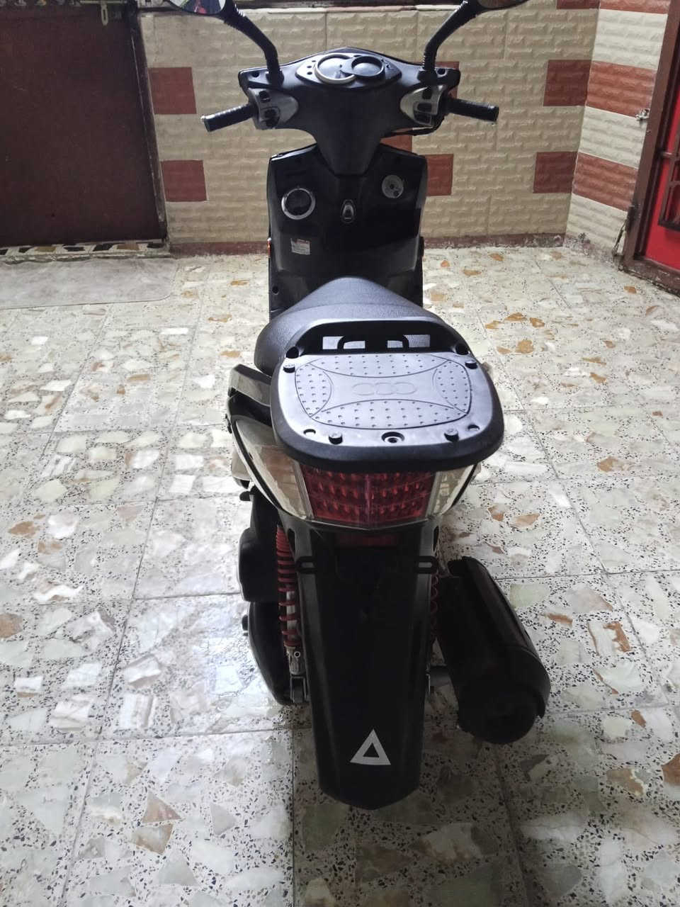 السلام عليكم
دراجة سكنس فحل جديدة لوك 
سرعة 140 خطين نوزل اسلف اصلي عداد كتروني شغال 
ام طلاعات ستاند كهرباي حساس وراقها ابسمي محرك ناعم ومكفول كفاله عامه 
شراي يتصل 
شرط جيب فيتر وتعال فحص براحتك
***********
