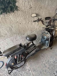 دراجه شحن للبيع الدراجه نضيفه بس معلومه قبل كلشي تحتاج باتريات فقط لا ...