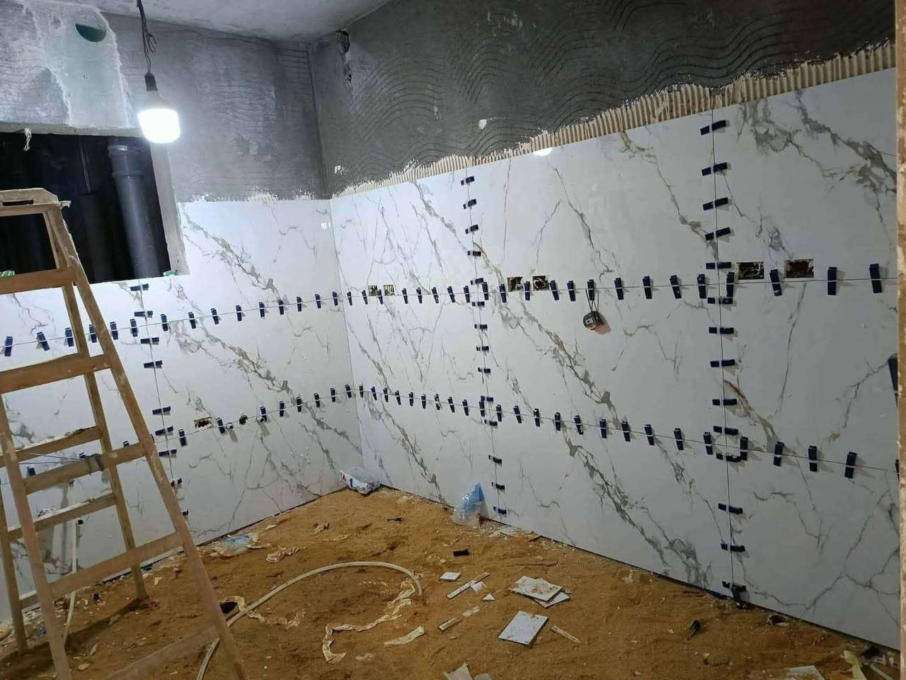 السلام عليكم ورحمه الله وبركاته خلفا سيراميك مصري شغل درجة اول والتزام بلعمل كاجى ومرمر والواح وجدران ووجهات وجدران بفضل الله تسليم مهندسين ***********
