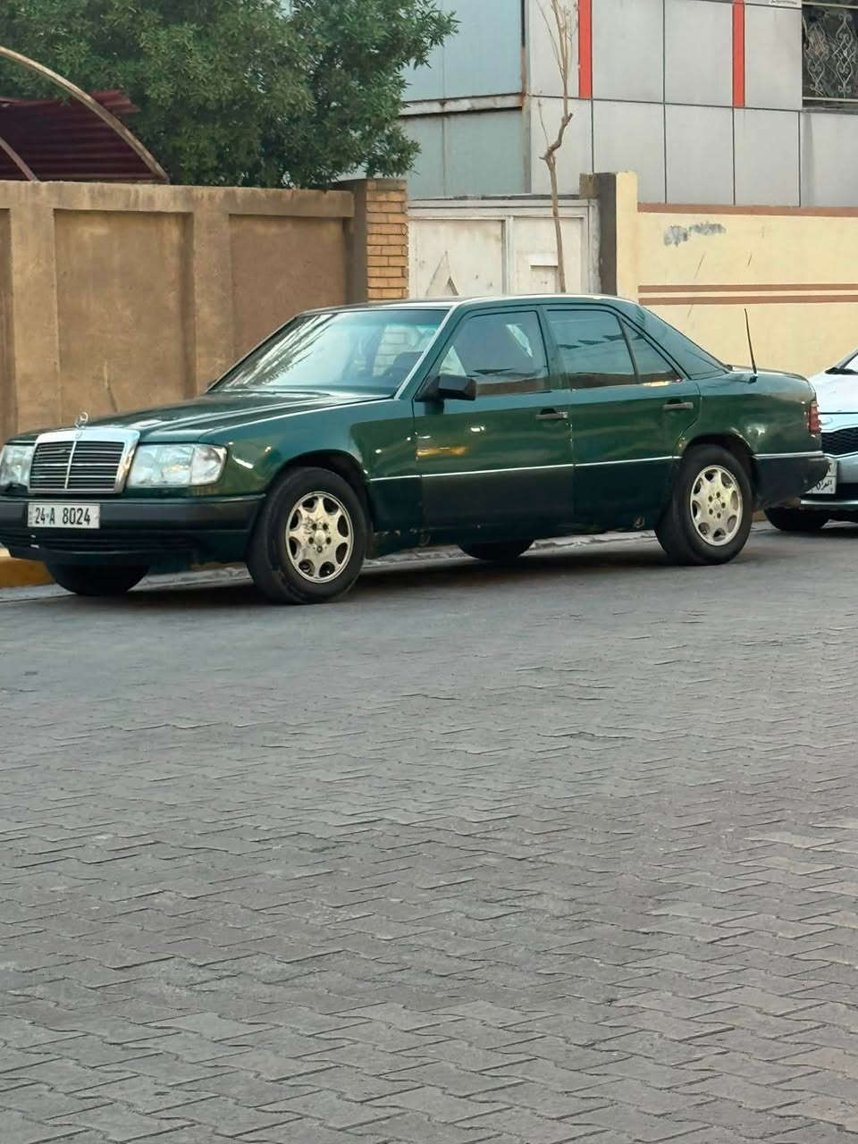 سياره مارسيدس دب موديل 86
سياره نضيفه شوف العين 
سياره بسمي مداور ثاني يوم 
محرك 3000 بطه 
غرفه جديده مبدلها بيدي 
بيها طخه شويه وره 
مكان نجف 
سعر اتصل على هاتف 📞 
*********** 
وبيكم خير وتدلون

