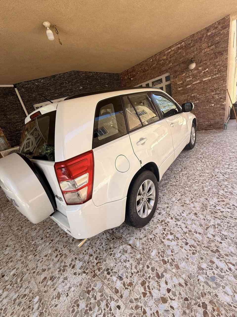 سوزوكي فيتارا 2014 رقم بابل خليجي مكينة 2400  السيارة جديده نظيفة جدا وبدون اي نقص السيارة باسمي ومكانها الكوت مركز المدنية والسعر 100
***********
والسونار مرفق
