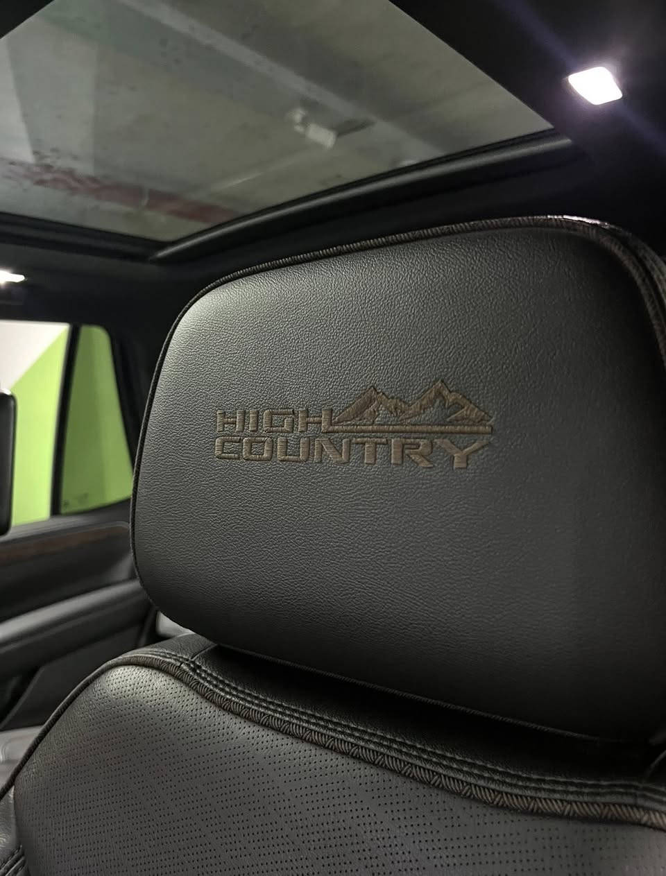 السلام عليكم اخوان للبيع فقط بدون مراوس 

السعر 380

تاهو موديل 2021 فئة هاي كانتري اعلى من البريمر مواصفاتها 

السياره وارد امريكي  بيهه صبغ ٣ قطع وربع البنيد صبغ 

ماشيه ٩٠ الف

مواصفاتها. 
بانوراما
داتاشو
٥ كامرات
دوس كهرباء
رادار امامي خلفي
نقط عمياء جانبي
جنطه كهرباء
كشن حار بارد
كشنات خلفي
منفصل vip 
وبعد بيهه مواصفات متخلص
***********
