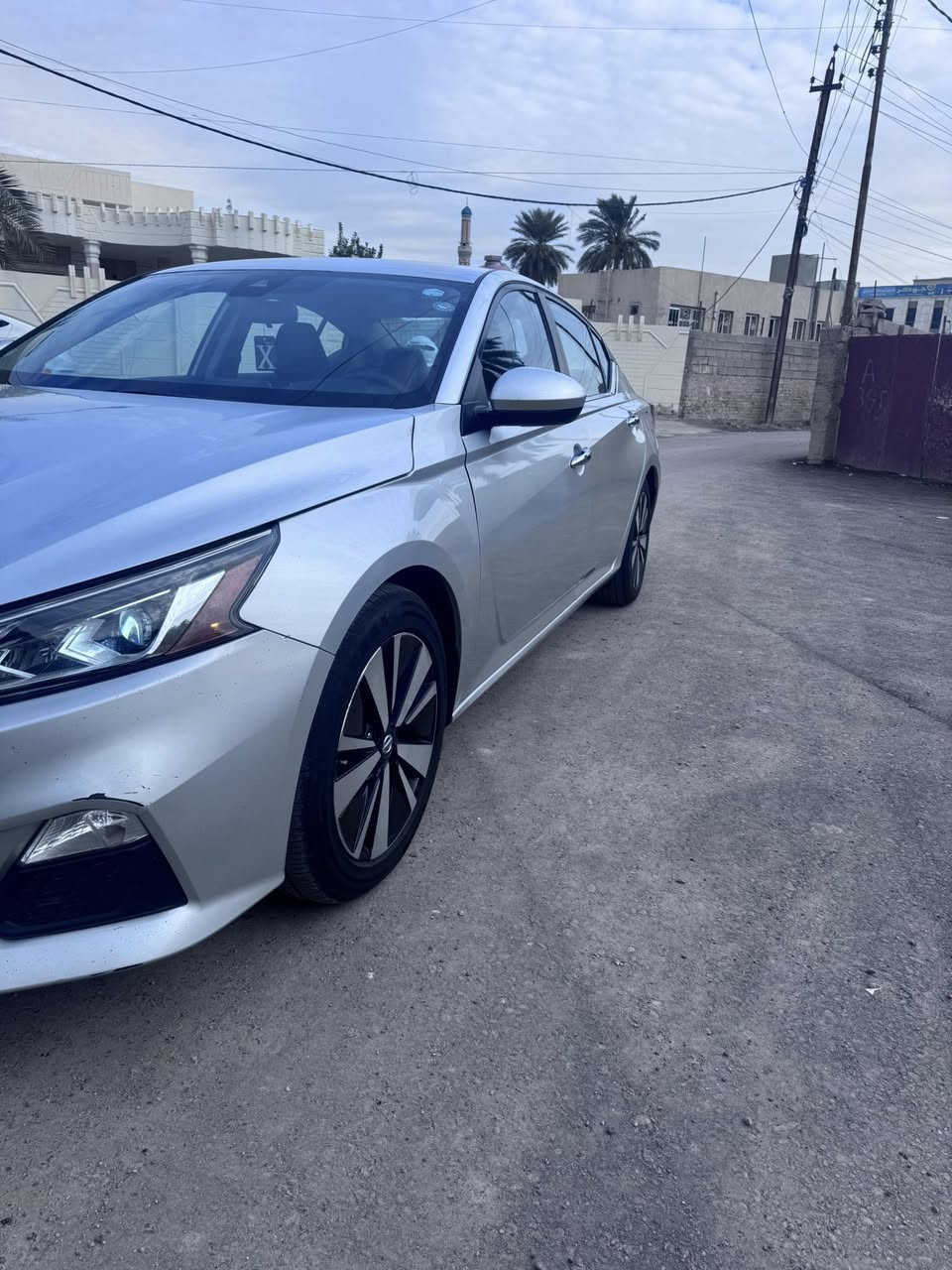 السلام عليكم نيسان التما 2021 رقم أربيل موصفات SV فول عدا فتحة ضرر جاملق خلفي وباب خلف السايق 
السعر 140 وبية مجال مكانه الرمادي ***********
