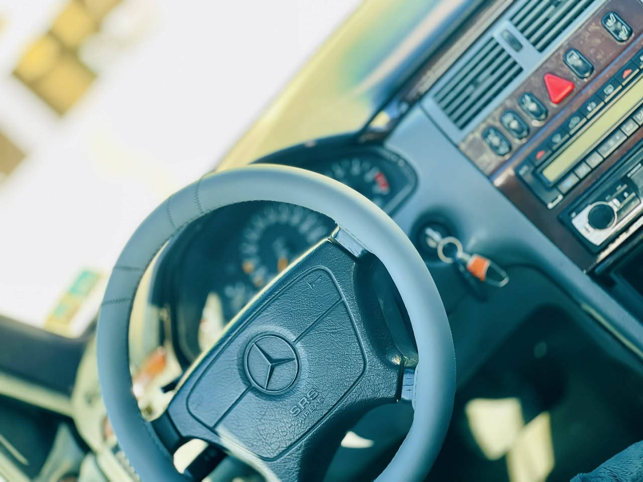 مارسیدز 2001 ساغ ساغ سەنەوی ئیبرایم خەلیلی لەگەڵە ئەوەلیات 
هەموو گیانی بەشەرت دەعامی بۆ دەعامی بێ دەعم و لێدراو و ساردی

لەسەر ساغی بۆ جوانی پەمپکراوە.

مەکینە V8 35 مەکینەی لێکزس مەرغوبی لەسەرە .

45 گەڵاو و معامەلە گۆڕینەوەش ئەکەم 

0770 774 02 01
دەربەندیخان
