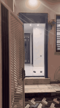 السلام عليكم شقه للايجار طابق ارضي بناء حديث مع سبالت ومدخليين  وحديقه صغيرة الموقع اليرموك محله 618 قرب جامع ذو النورين
للاستفسار اكثر الاتصال على الرقم. ***********
