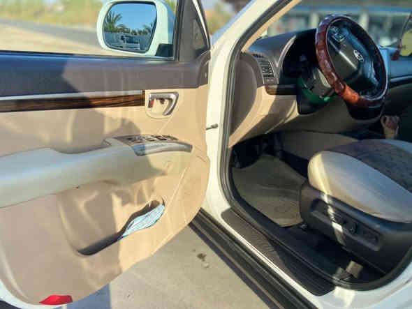 السلام عليكم سنتافي خليجي موديل 2011للبيع فول مواصفات للأخير فتحه بصمه تبريد 3 قطع دفع رباعي /ثنائي تحكم ستيرن محرك 6سلندر رقمها بغداد الدولي بأسمي تحويل ثاني يوم 
سعر 155ورقه بيها مجال حك الجيتواصل مسنجر +واتساب ***********
