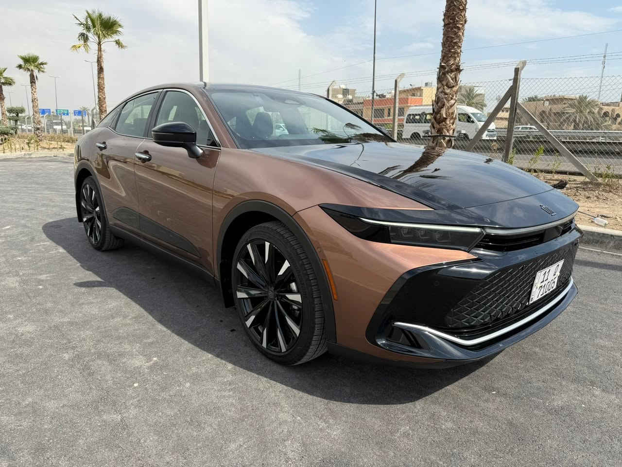 CROWN PLATINUM 2024 
HYBRID MAX
سلام عليكم 
كراون بلاتينيوم موديل 2024 
هايبرد ماكس 
‏فول مواصفات ‫1/1
رقم بغداد  
ماشيه 21 

 المواصفات 
-كاميرا فيس 
-منفذ خارجي  
-توقف ذكي للسيارة 
-سستم صوت 11 سماعة + مضخم كبير  JBL بلادي 
-خزن  ميموري للمقاعد 
-المقاعد تدفئه وتبريد 
-بنوراما 
حساس تجاوز 
-رادار امامي خلفي 
-حساسات امامي خلفي 
سنسر دخول الانفاق 
-5 كاميرات 
-نقطه عمياء 
-تدفئه ستيرن 
-تحكم ستيرن 
-قيادة ذاتية  
سيارة اني مستوردها الي شخصية 
مكانها  المنصور داودي 
ما موجود على فيس 
***********
