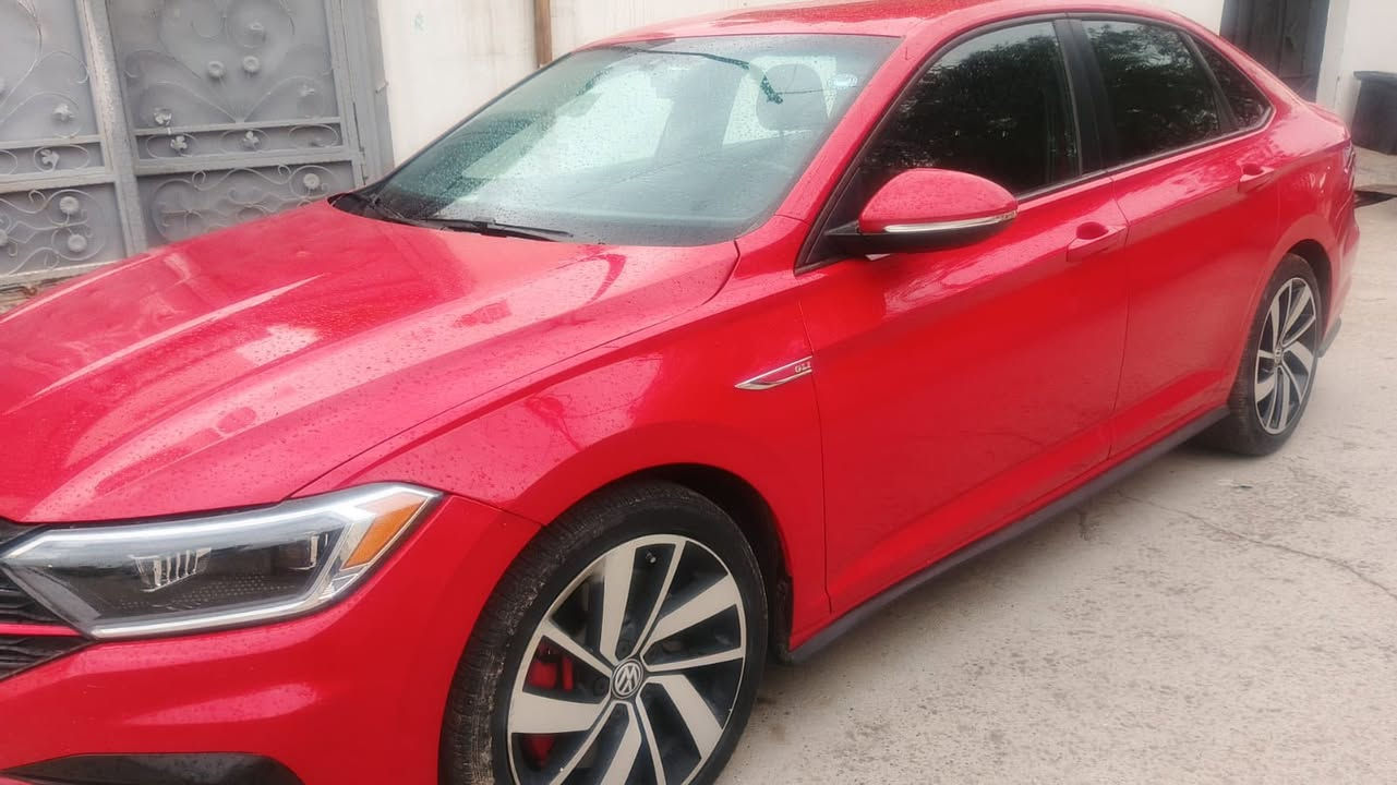 Volkswagen jetta 2021 

سلام و عليكم أخوان 🌹

للبيع او مراوس 

جيتا  مواصفات
محرك 20توربو. اسبورت 

( بصمة - كشنات هيتر- رادار أمامي و خلفي و جانبي - أنوار ليد أمامي و خلفي بلادي - ويل ارلاين و دفيوسر ارلاين بلادي - تحكم ستيرن كامل - كاميرا و حساس و أبل كار بله ي )

ضرار بونيد فقط 

رقم اربيل تحويل و وكالة و غرامات كلها بشرط 

حجر بيئة قير محرك كلها بشرط 

دينار مصروف مابي سيرفس كامل شركة و أيد وحده سنوية بأسمي و سنوية لحد 2029

السعر135 بي مجال  للطيبين 🌹 

***********
***********
واتساب موجود
