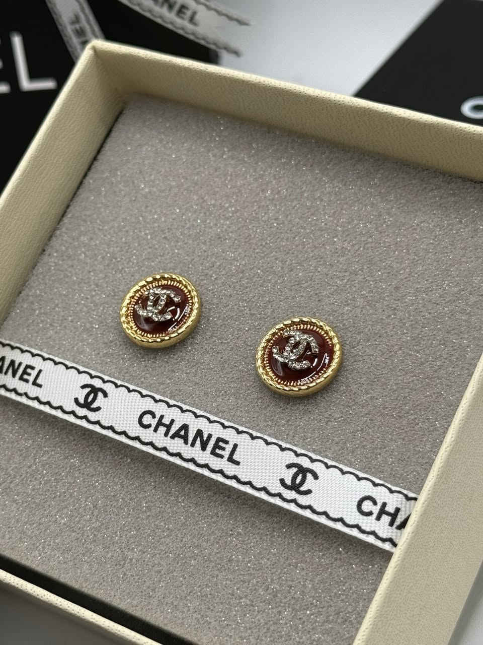 تراجي ماركة Chanel امزون مع العلبة الاصلية 
يوجد توصيل كافة محافظات العراق


**إذا كنت صاحب هذا الإعلان وتريد حذفه لأي سبب، رجاءا أرسل رسالة إلى الدعم الفني**