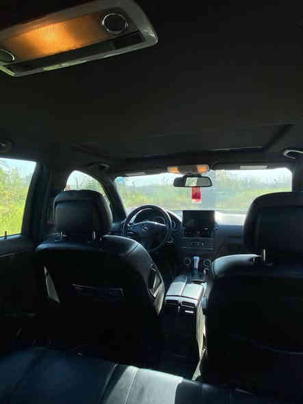 السلام عليكم سي ٣٠٠ موديل ٢٠١١ مراوس او بيع ٤ قطع صبغ بدون دواخل سياره جاهزه صدر بي نقص دبل منظومه تبريد جديده السعر ١٢٥ رقم الهاتف ***********
