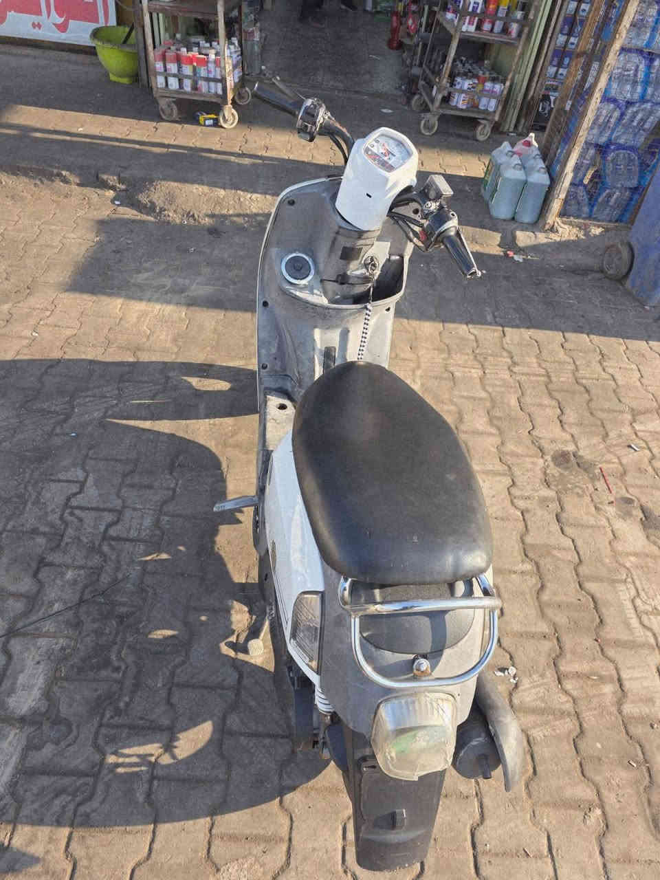 سلام عليكم بوليس لبيع
دراجه جديده كلش  نقص برغي ما بيه مال رمبه منفيس بيه مكينه بلاديه ما مفتوحه كهربايت سلف كله شغال 
مكينته ملحه تخبل 585 وبيه مجال بسيط مدينت الصدر 
***********
