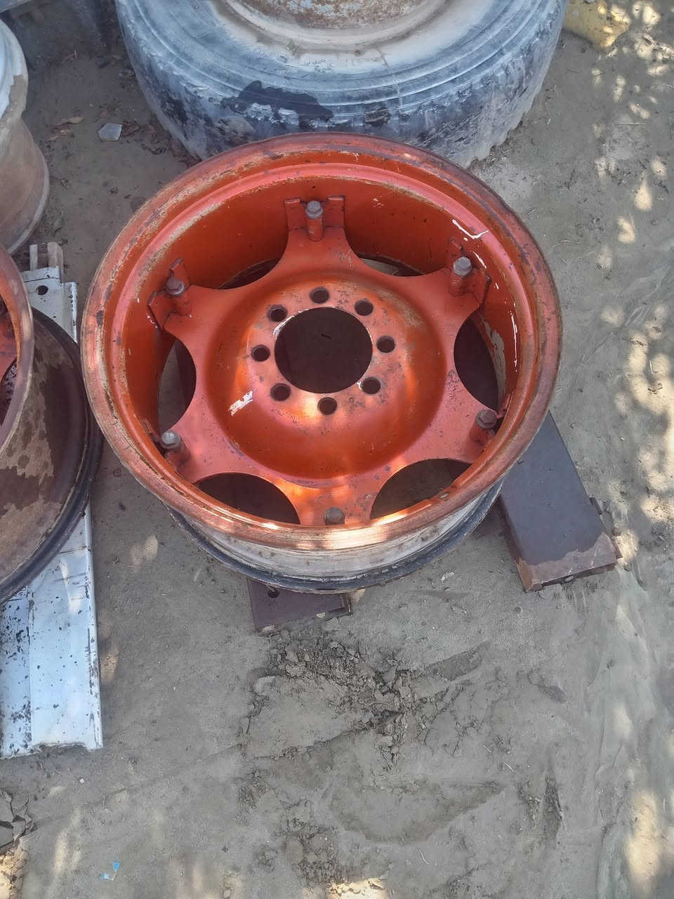 سلام عليكم البيع وياله عنتر زراعية زائد ثكالات  مكان حله جبله السفارة عل هاذه رقمي ٠*********** /***********
