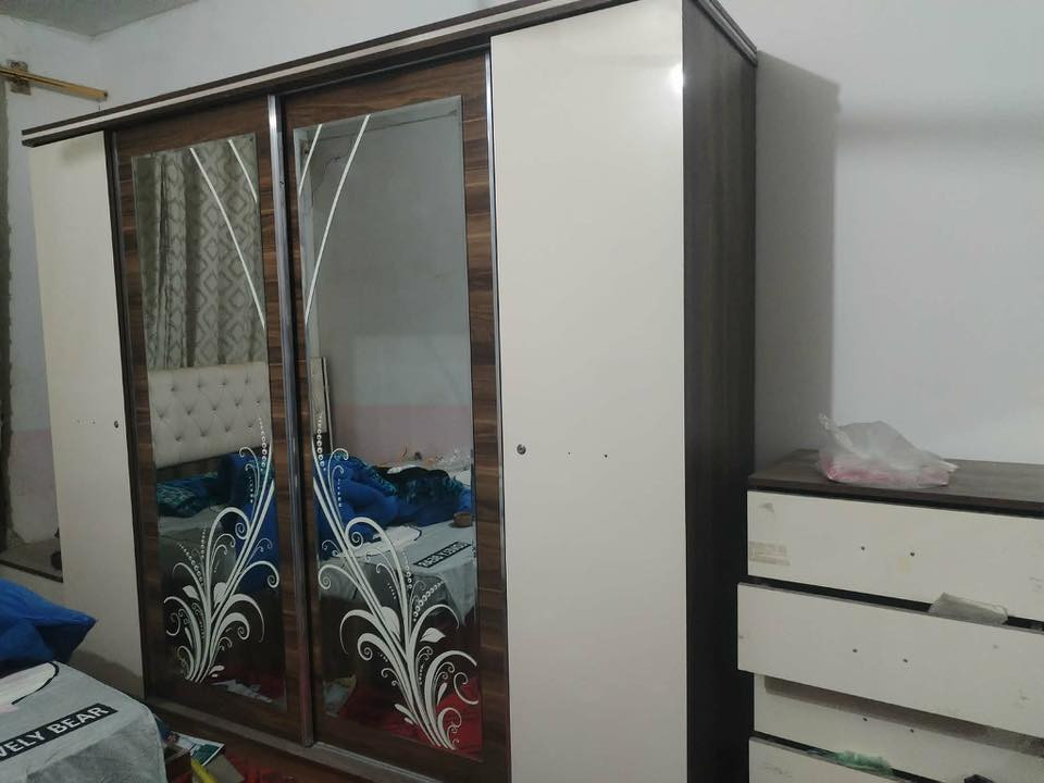 غرفة نوم خشب مستعملة نظيفة ٦ قطع سعرها ٢٥٠ وبيها مجال
***********
