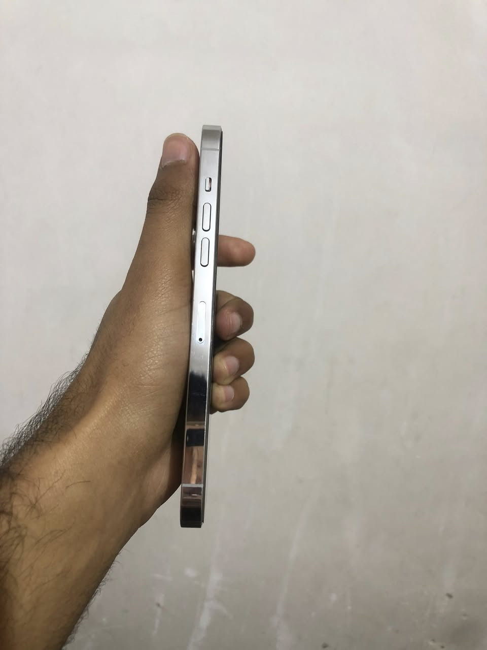 سلام عليكم آيفون 14 برو ماكس ابيض
نظافة 100‎%‎ 

نموذج M

ذاكرة 256 

بطارية 82 صرف طبيعي 

تك سيم كارت QL/A

مبدل شاشة اصلية فيس إيدي واكف 

صوته لمس اتصال كله شغال

بدون ملحقات 

سعره 650 و بيه مجال 

*********** 

مكاني نجف كوفة توصيل ماعندي
